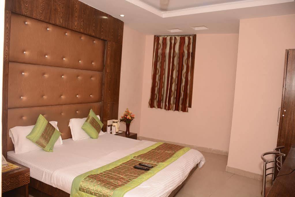 Oyo 6096 Hotel Maharani Palace New Delhi Ngoại thất bức ảnh